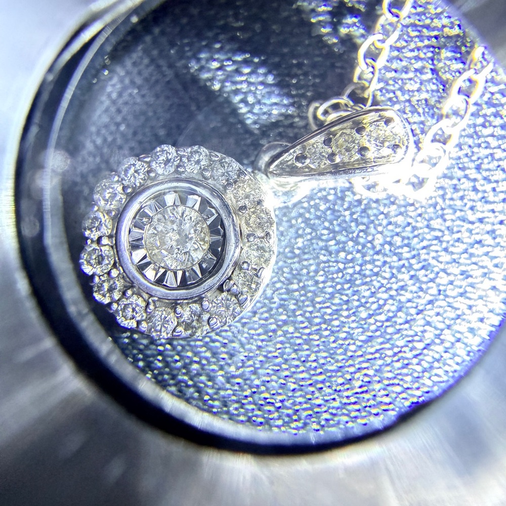 Elegant Sterling Silver Pendant Necklace - Picture 2 of 4